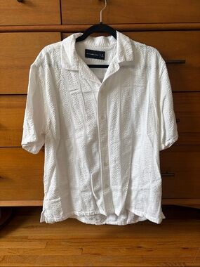 Abercrombie & Fitch White Textured Short-Sleeve Button-Down Shirt